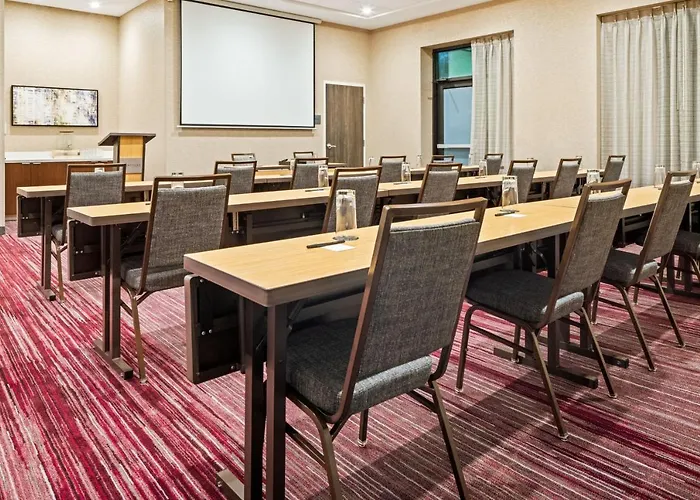 Courtyard By Marriott Houston Northeast