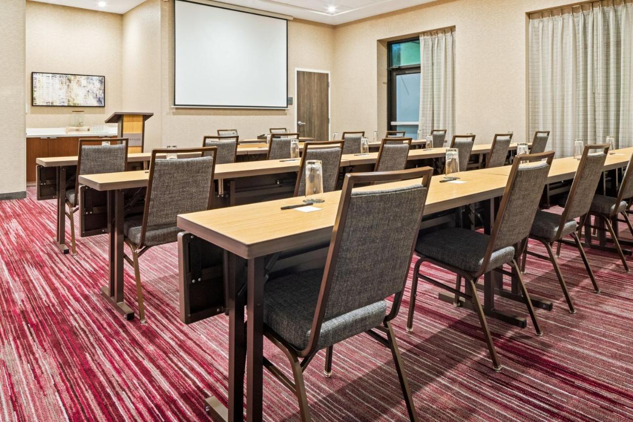 Courtyard By Marriott Houston Northeast Hotel